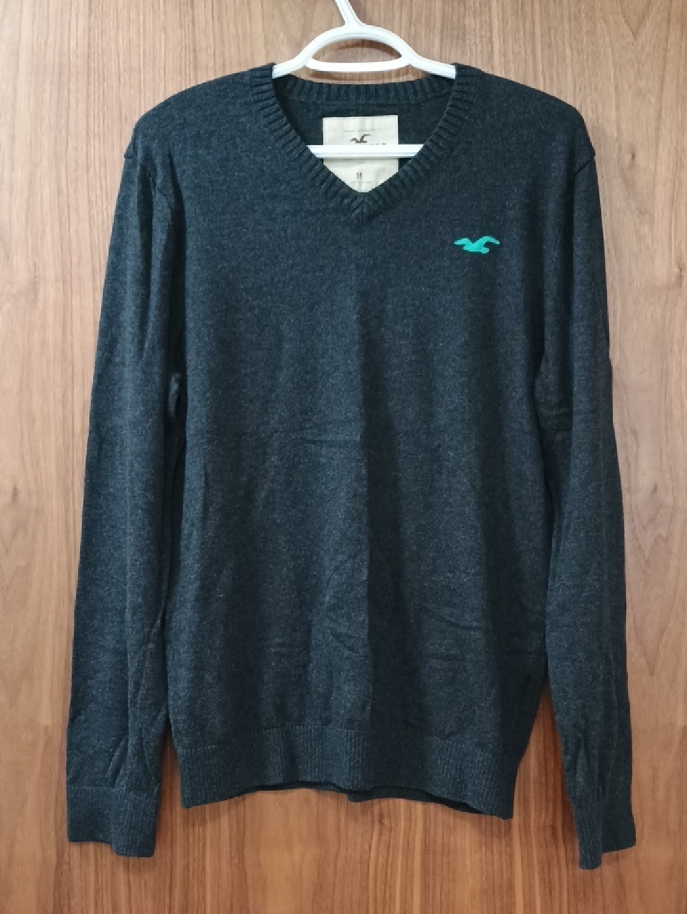 2/$20 Hollister Men's Dark Charcoal V-Neck Sweater with Teal Logo M